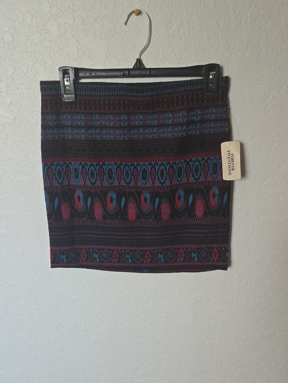 Forever 21 Blue and Red Patterned Knit Mini Skirt